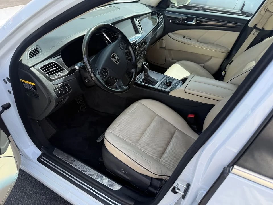 2015 Hyundai Equus - Image 10 of 14