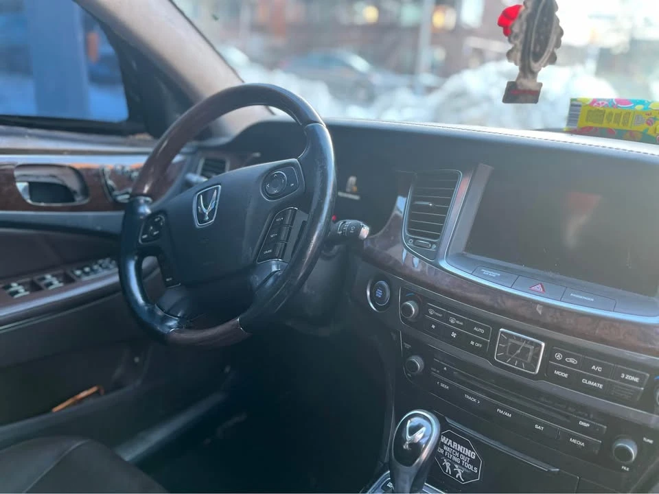 2015 Hyundai Equus - Image 4 of 5