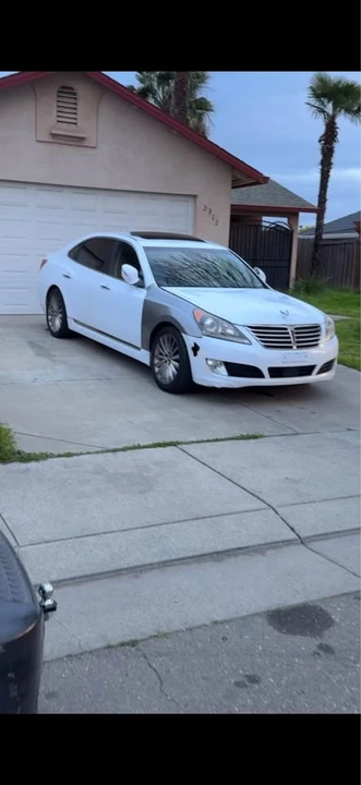 2015 Hyundai Equus - Image 2 of 2