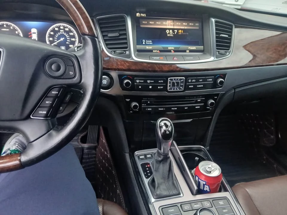 2015 Hyundai Equus - Image 11 of 12