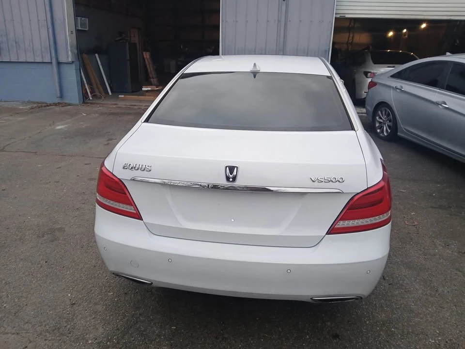 2015 Hyundai Equus - Image 2 of 12