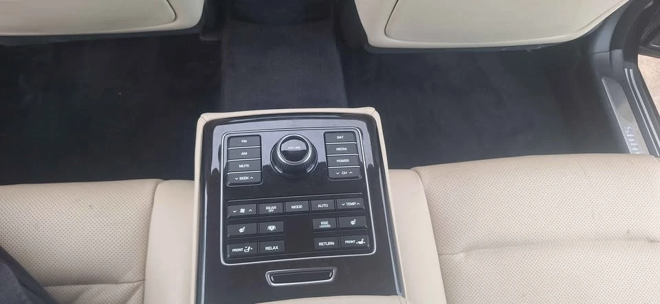 2015 Hyundai Equus - Image 12 of 18