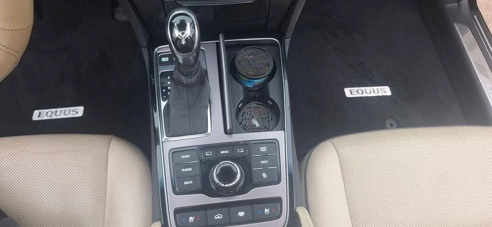 2015 Hyundai Equus - Image 9 of 18