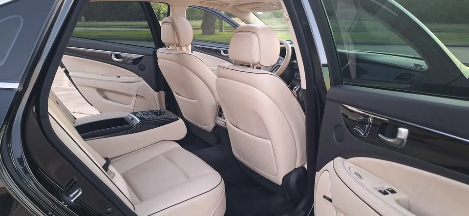 2015 Hyundai Equus - Image 13 of 18