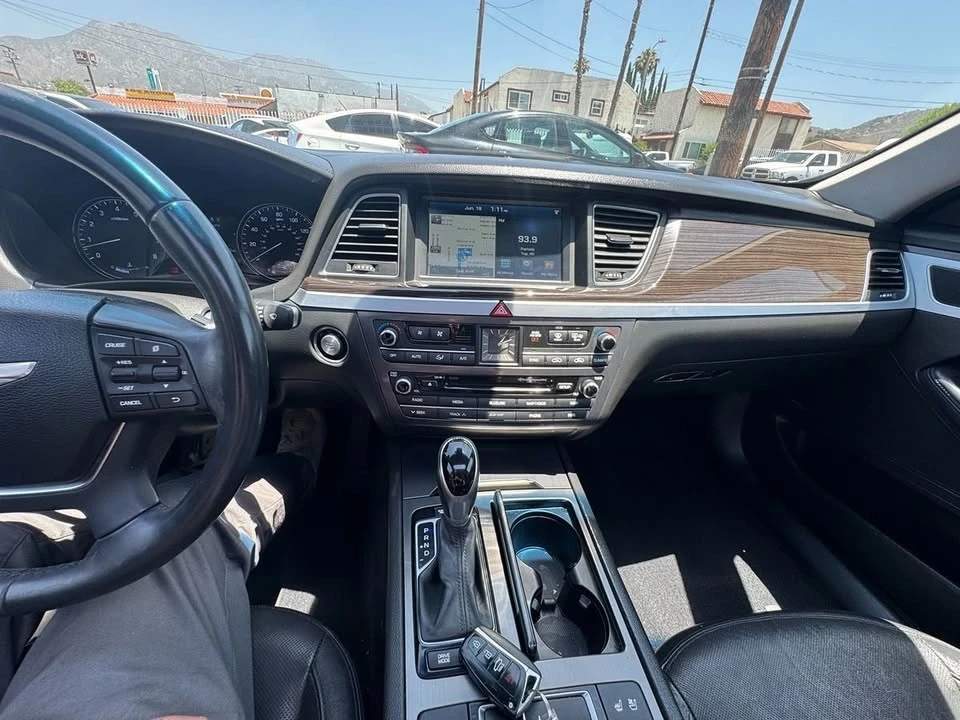 2015 Hyundai Genesis - Image 13 of 15