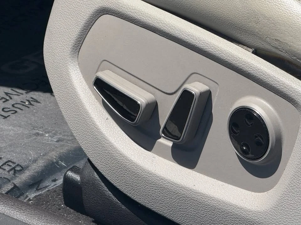 2015 Hyundai Genesis - Image 10 of 20