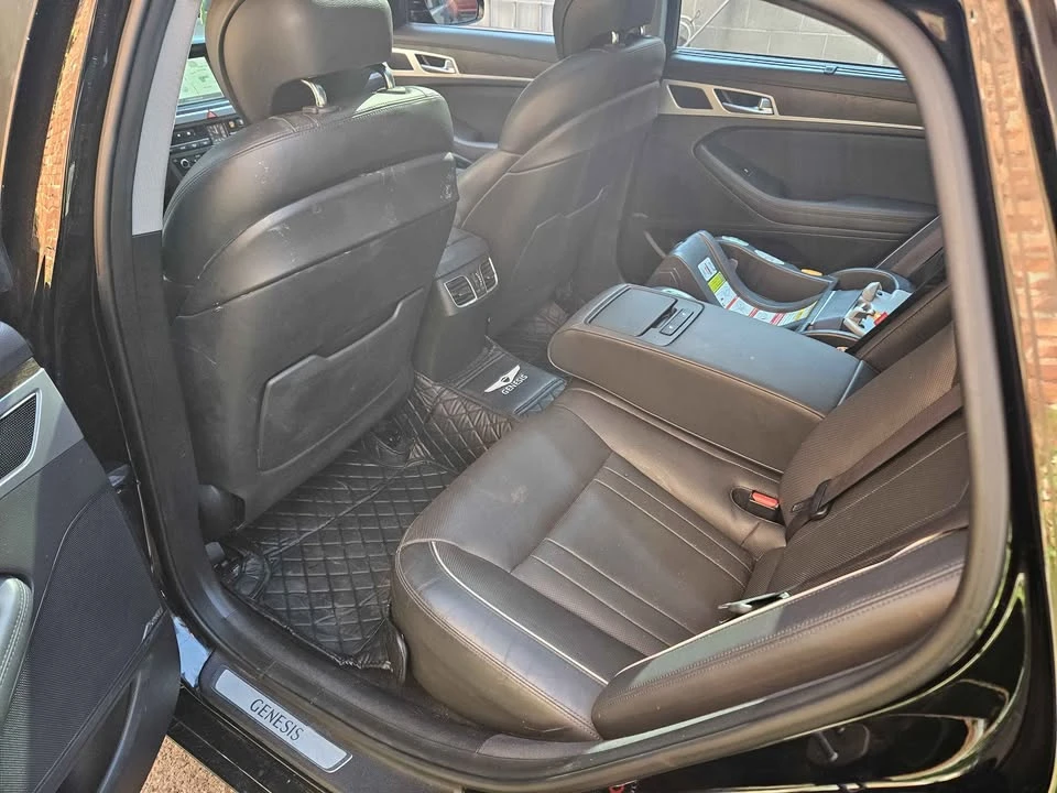 2015 Hyundai Genesis - Image 5 of 10