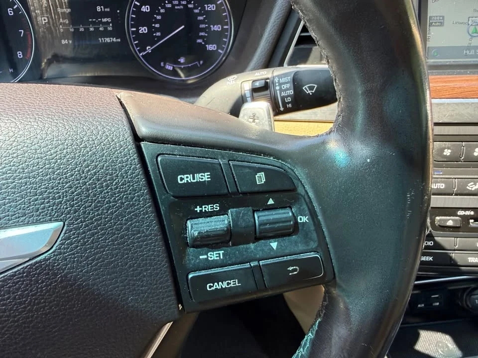 2015 Hyundai Genesis - Image 13 of 20