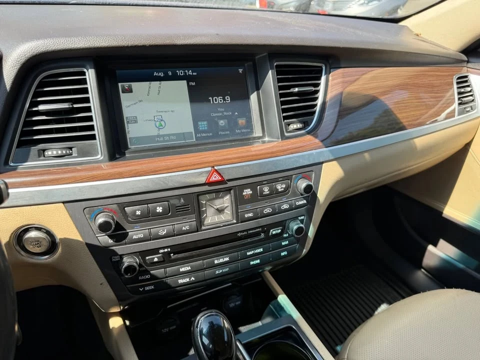 2015 Hyundai Genesis - Image 14 of 20