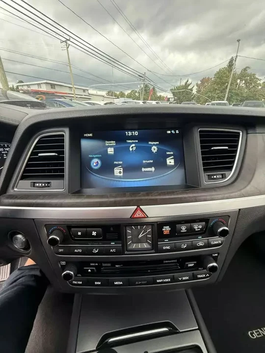 2015 Hyundai Genesis - Image 11 of 17