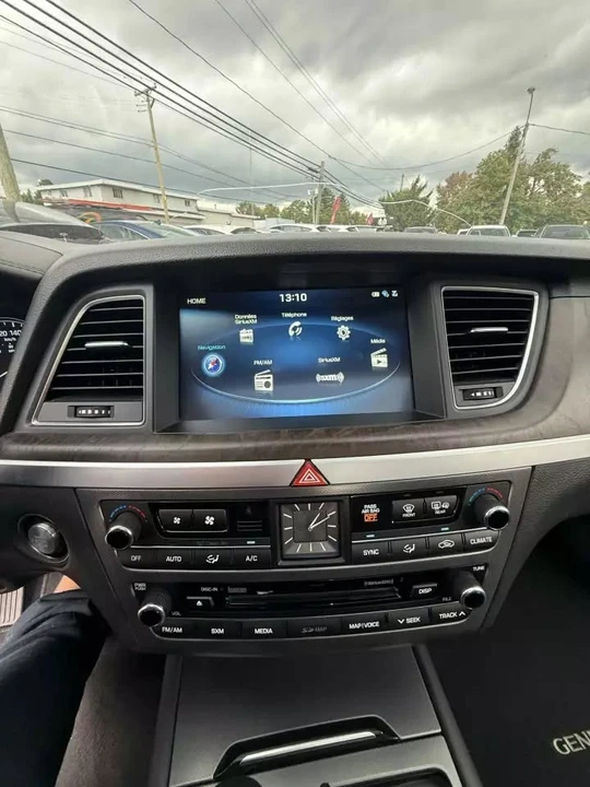 2015 Hyundai Genesis - Image 11 of 17
