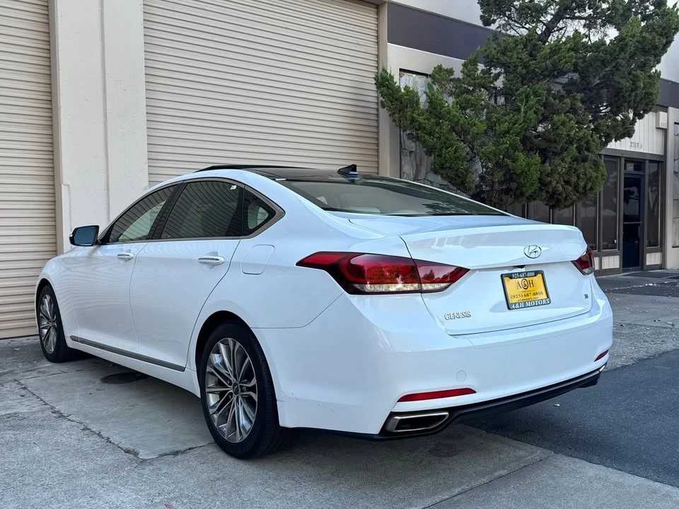 2015 Hyundai Genesis - Image 2 of 20
