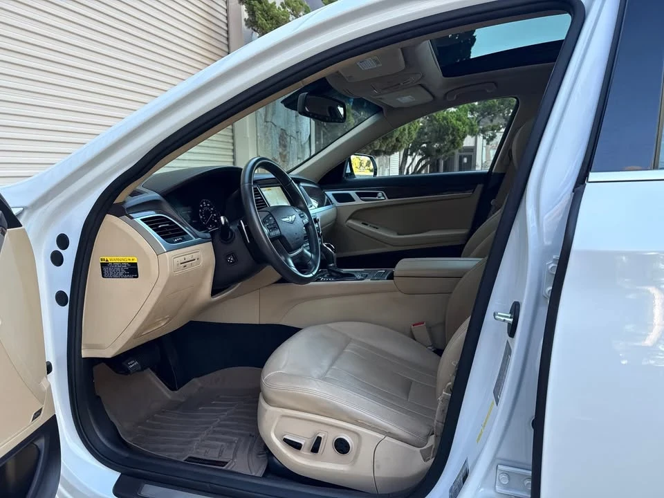 2015 Hyundai Genesis - Image 9 of 20