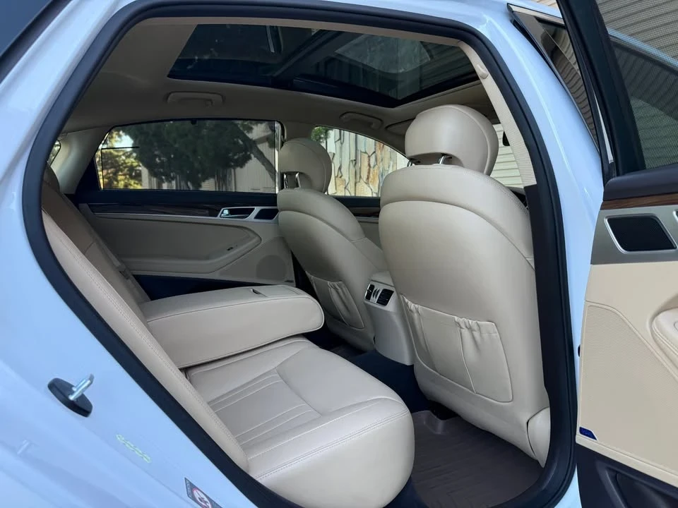 2015 Hyundai Genesis - Image 12 of 20