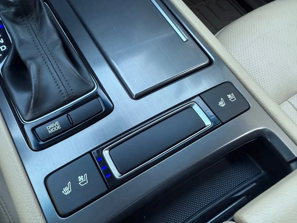 2015 Hyundai Genesis - Image 13 of 20