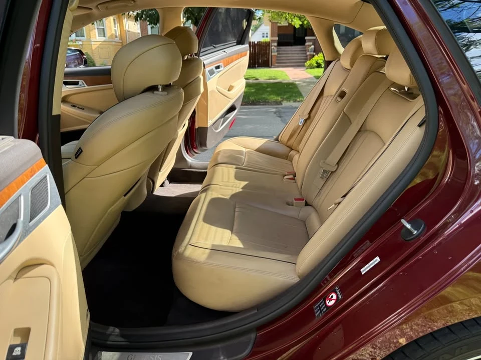 2015 Hyundai Genesis - Image 13 of 20