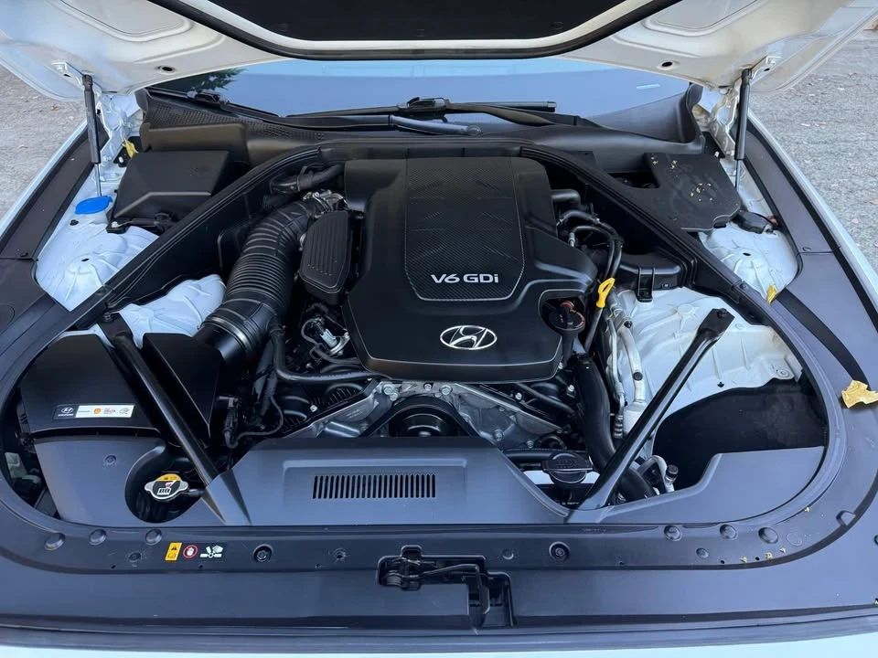 2015 Hyundai Genesis - Image 8 of 20