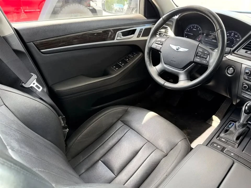 2015 Hyundai Genesis - Image 16 of 20
