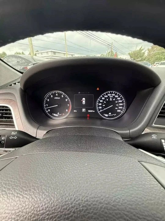 2015 Hyundai Genesis - Image 16 of 17