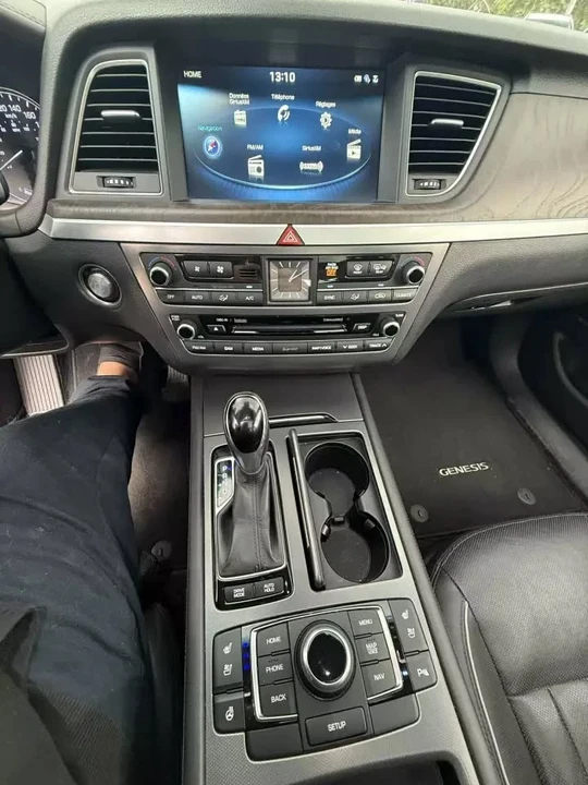 2015 Hyundai Genesis - Image 8 of 17