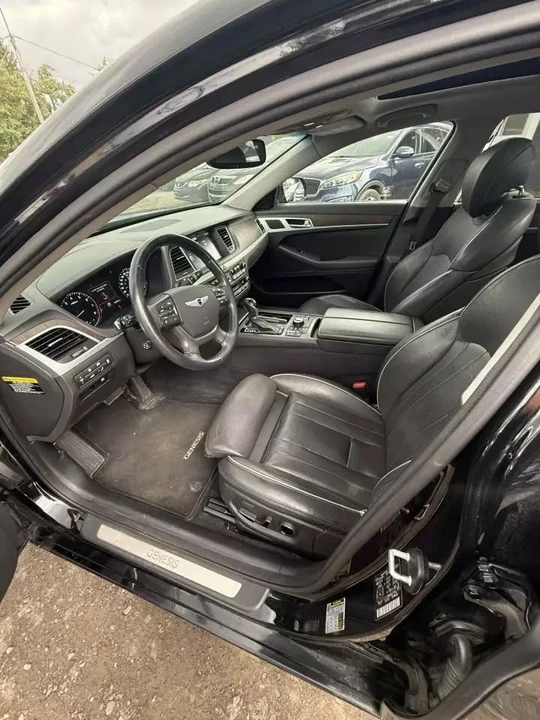 2015 Hyundai Genesis - Image 13 of 17