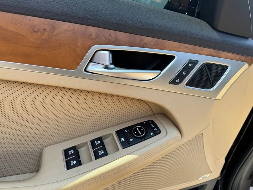 2015 Hyundai Genesis - Image 17 of 20