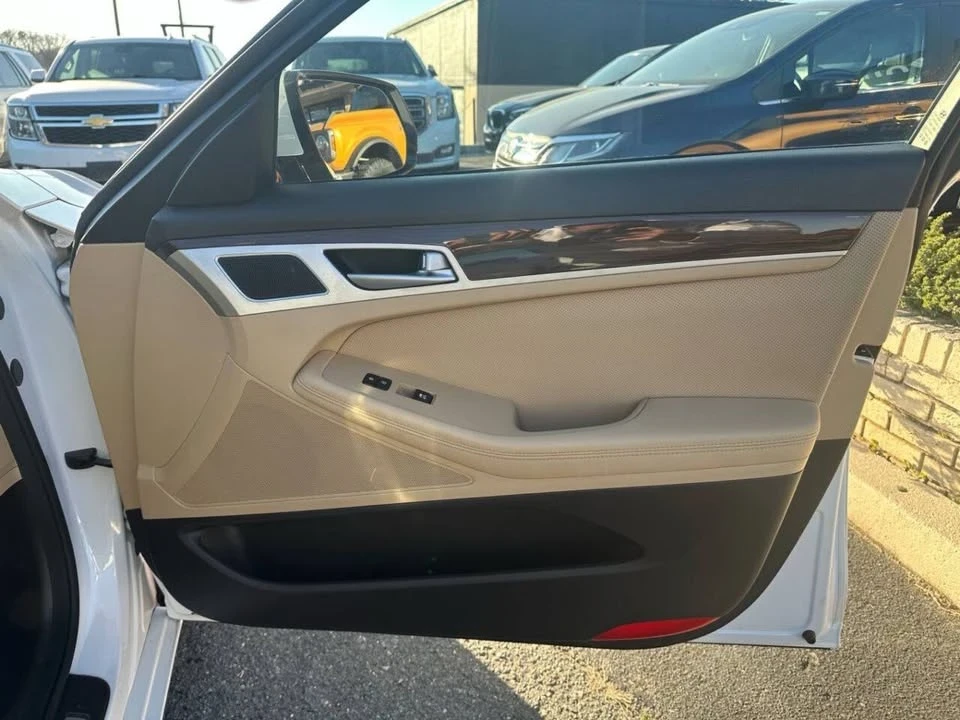 2015 Hyundai Genesis - Image 14 of 16