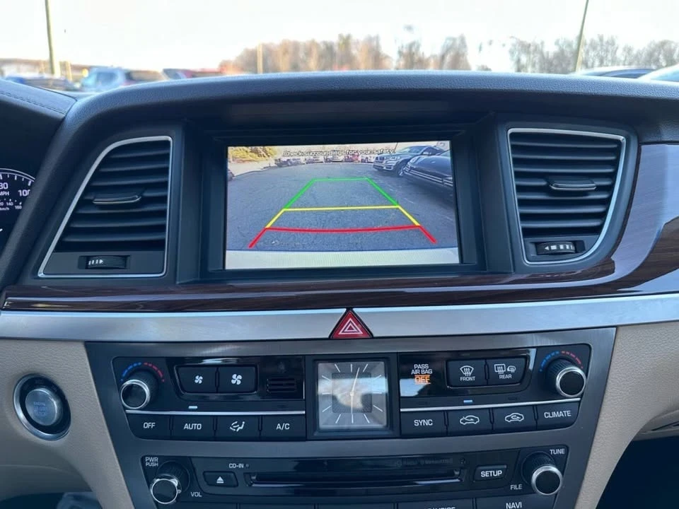 2015 Hyundai Genesis - Image 11 of 16
