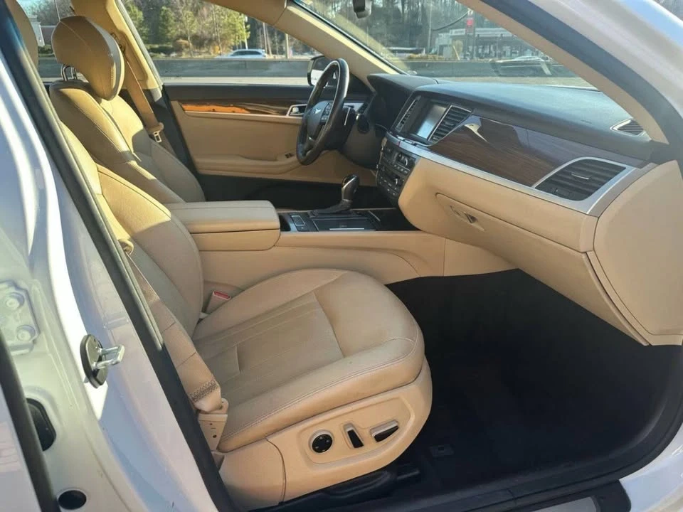 2015 Hyundai Genesis - Image 15 of 16