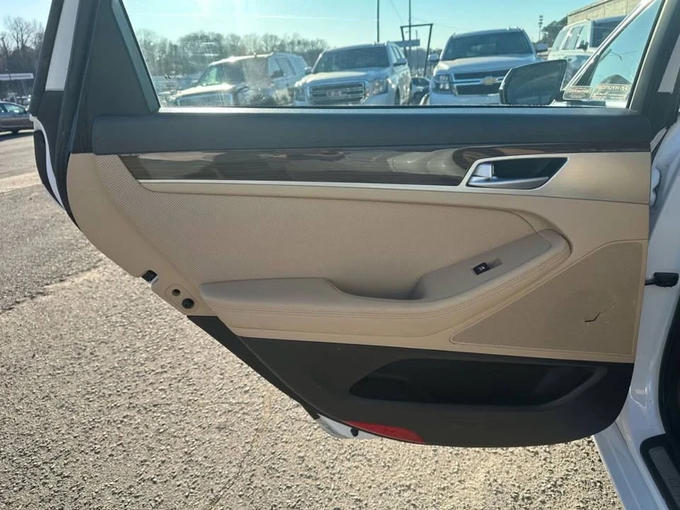 2015 Hyundai Genesis - Image 12 of 16