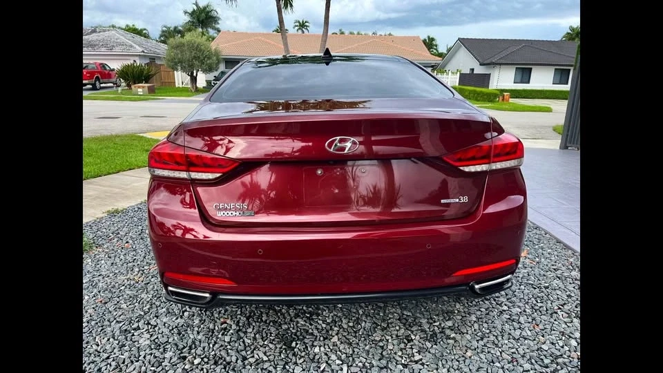 2015 Hyundai Genesis - Image 6 of 10