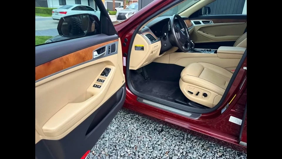 2015 Hyundai Genesis - Image 2 of 10