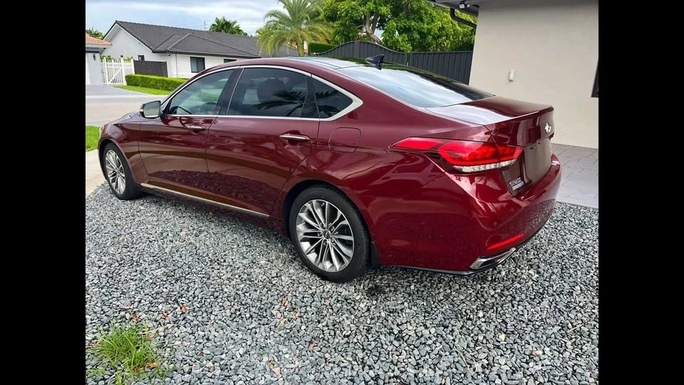 2015 Hyundai Genesis - Image 7 of 10