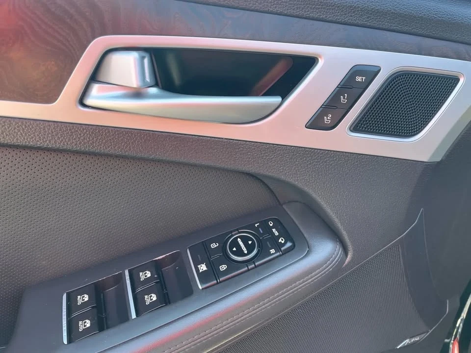 2015 Hyundai Genesis - Image 19 of 20
