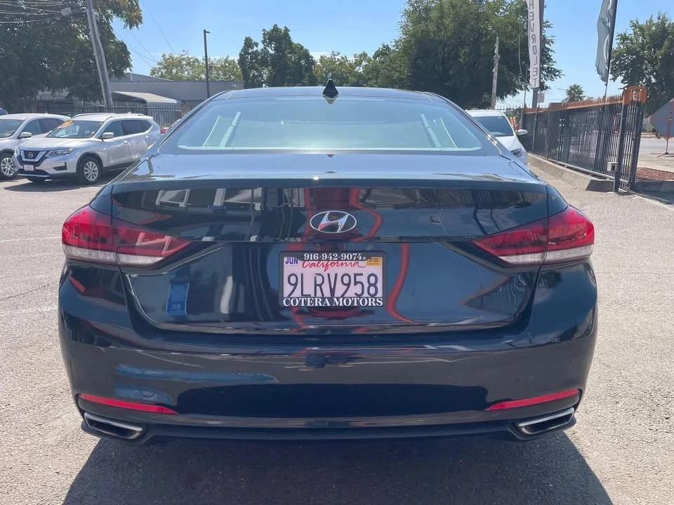 2015 Hyundai Genesis - Image 13 of 20