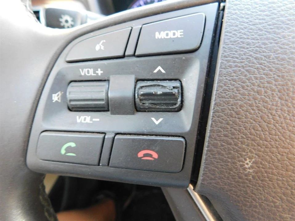 2015 Hyundai Genesis - Image 17 of 20