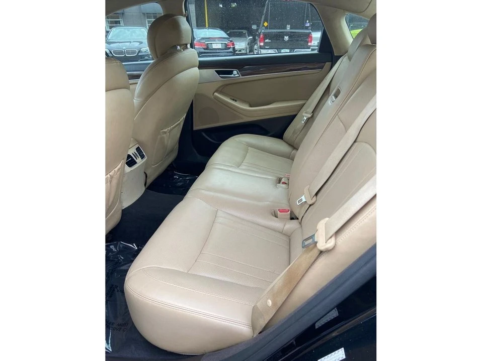 2015 Hyundai Genesis - Image 14 of 20