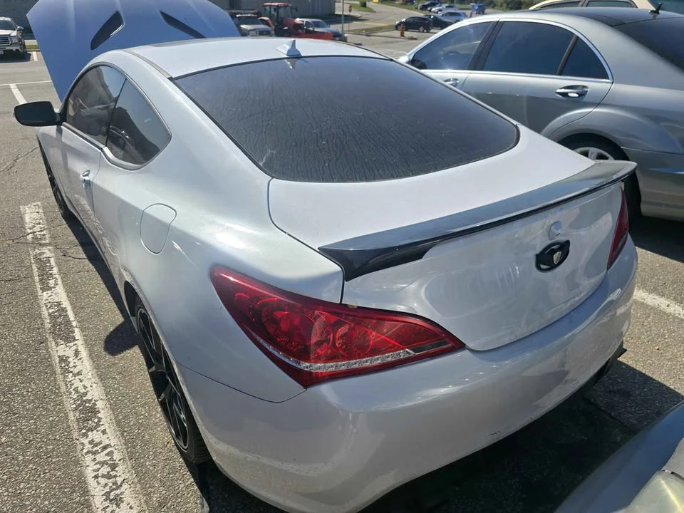 2015 Hyundai Genesis - Image 2 of 10