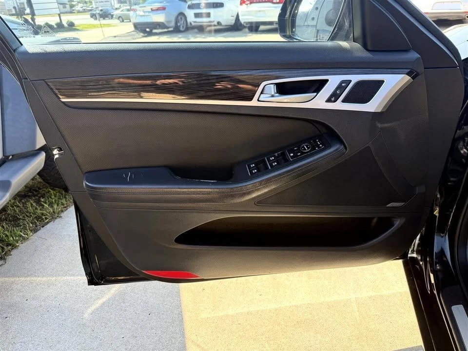 2015 Hyundai Genesis - Image 19 of 20