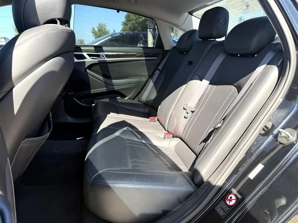 2015 Hyundai Genesis - Image 10 of 20