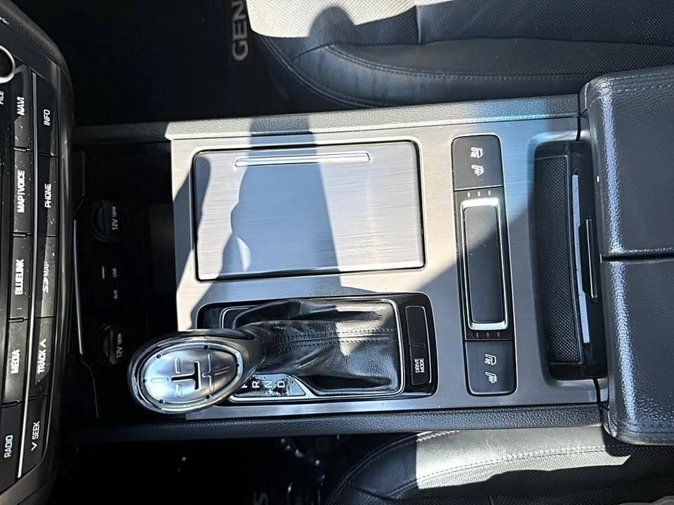 2015 Hyundai Genesis - Image 16 of 20