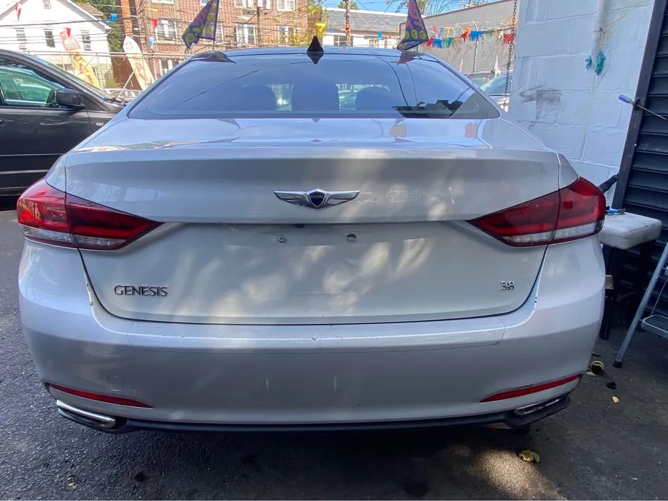 2015 Hyundai Genesis - Image 4 of 13