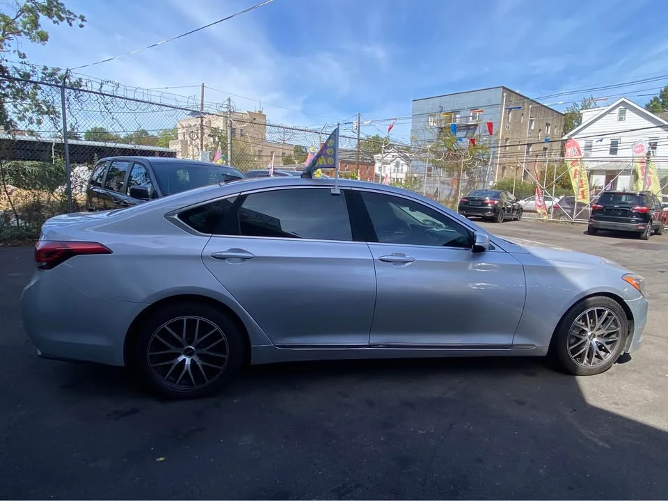 2015 Hyundai Genesis - Image 2 of 13