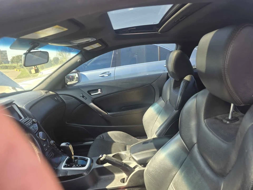 2015 Hyundai Genesis - Image 5 of 10