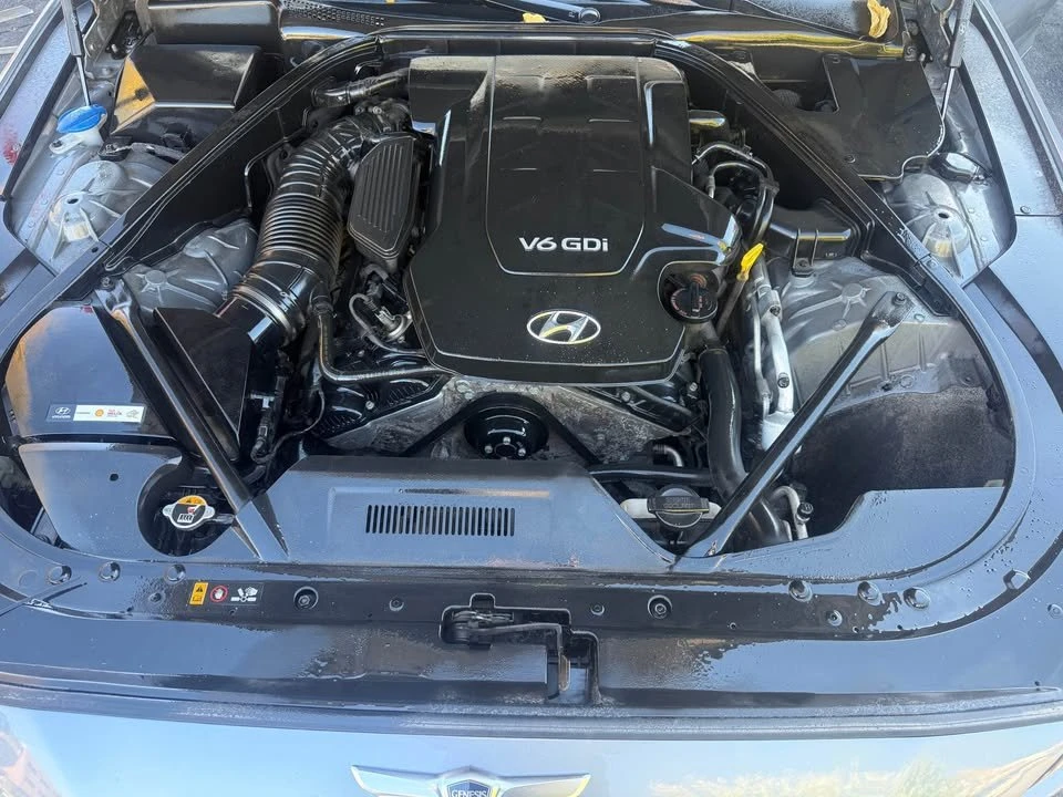 2015 Hyundai Genesis - Image 9 of 16