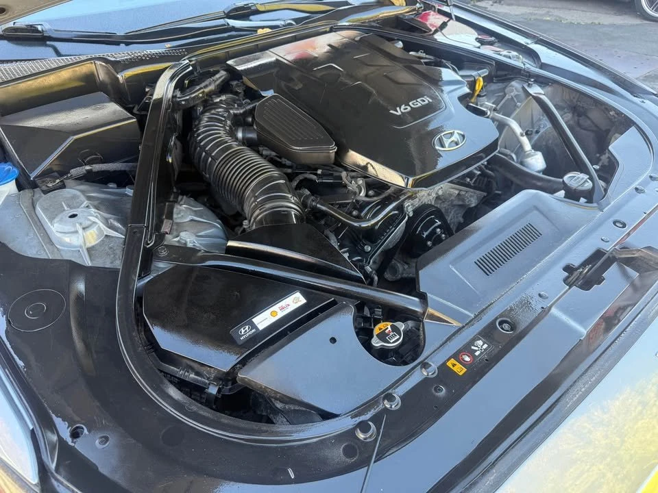 2015 Hyundai Genesis - Image 10 of 16