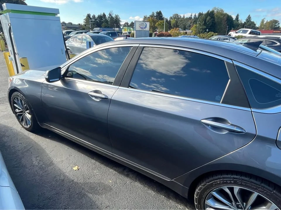 2015 Hyundai Genesis - Image 2 of 10