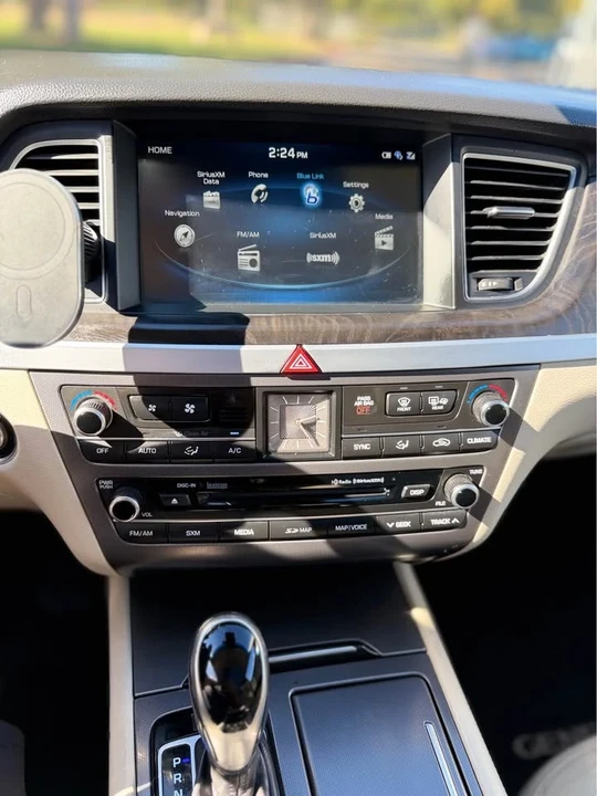 2015 Hyundai Genesis - Image 18 of 19