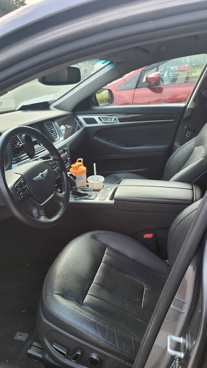 2015 Hyundai Genesis - Image 10 of 14