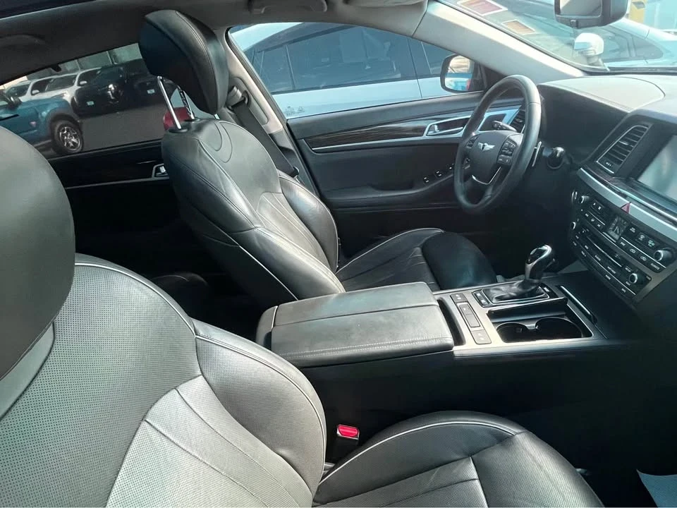 2015 Hyundai Genesis - Image 9 of 10